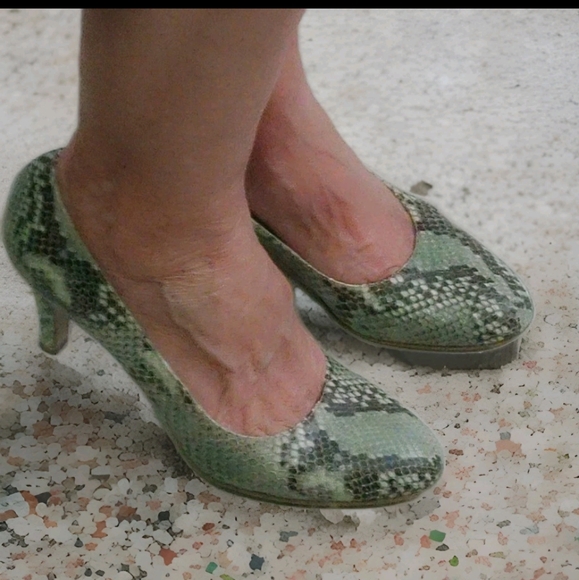 Antonio Barbato Maestri Veneziani Snakeskin Round Toe Pumps Med 3" Heel - Picture 1 of 12